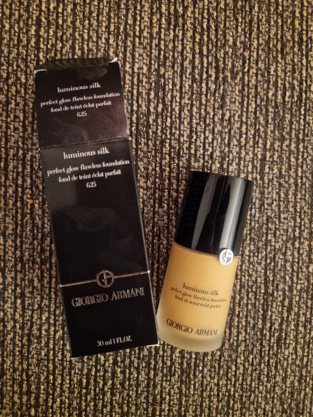 Giorgio Armani Luminous Silk Foundation - Shade 625 Warm Beige Bottle